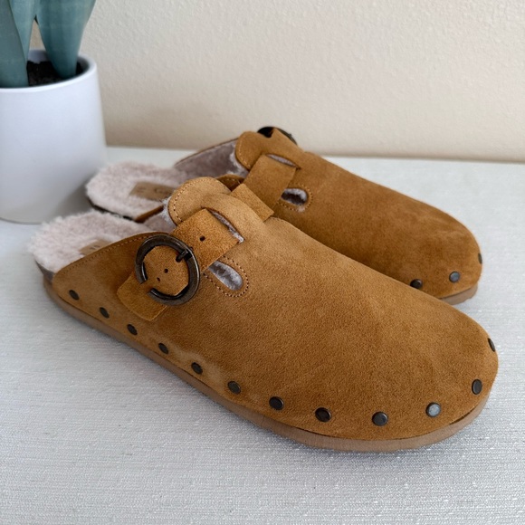 Garnet Hill Shoes - New Garnet Hill Willow Clog Tan Suede Wool Cozy Clogs Women’s 11